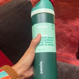 Owala Green Insulated Water Bottle with Built-in Straw. 2025 holiday